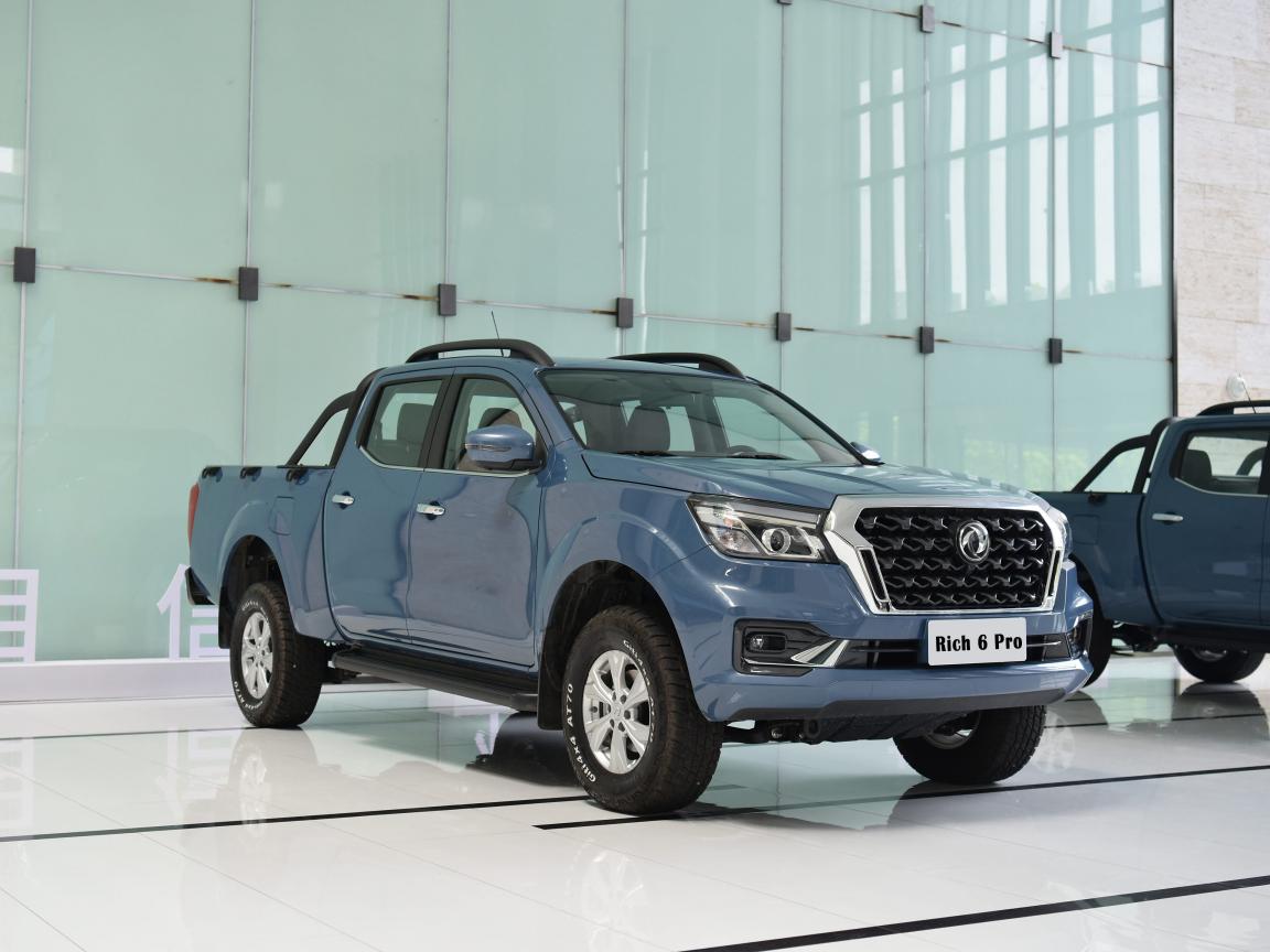 Multifunctional pickup truck