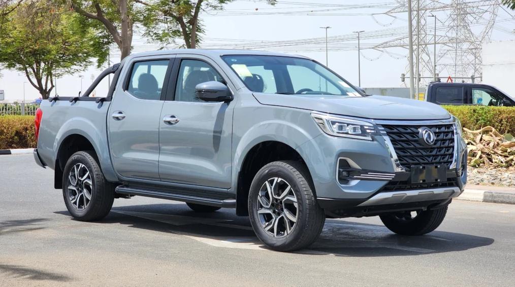 Medium-sized pickup truck